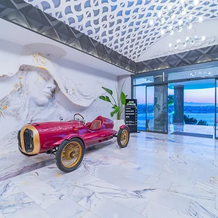 Отель Enki Spinoza 5*